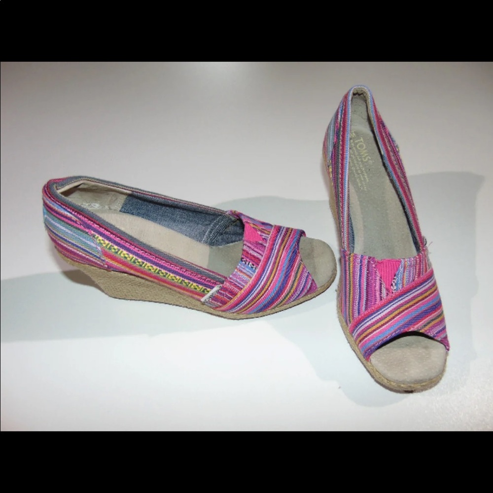 Adorable Toms Wedges Sz 6.5